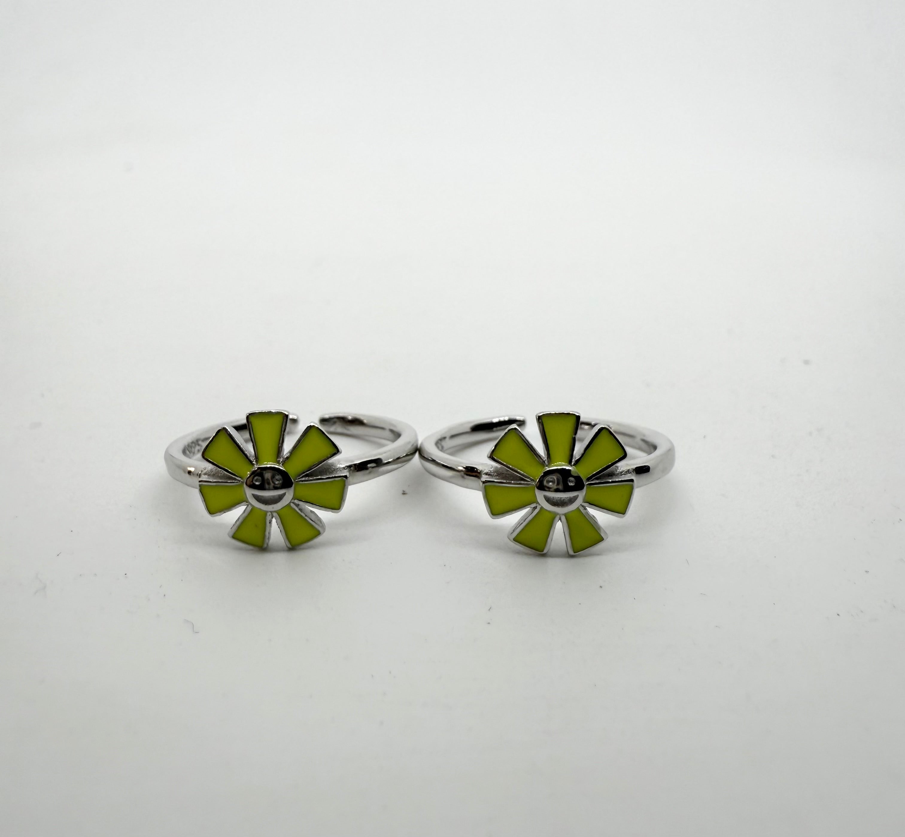 925 Sterling Silver Blooming Flower Toe Rings (2 Rings) | Free Size