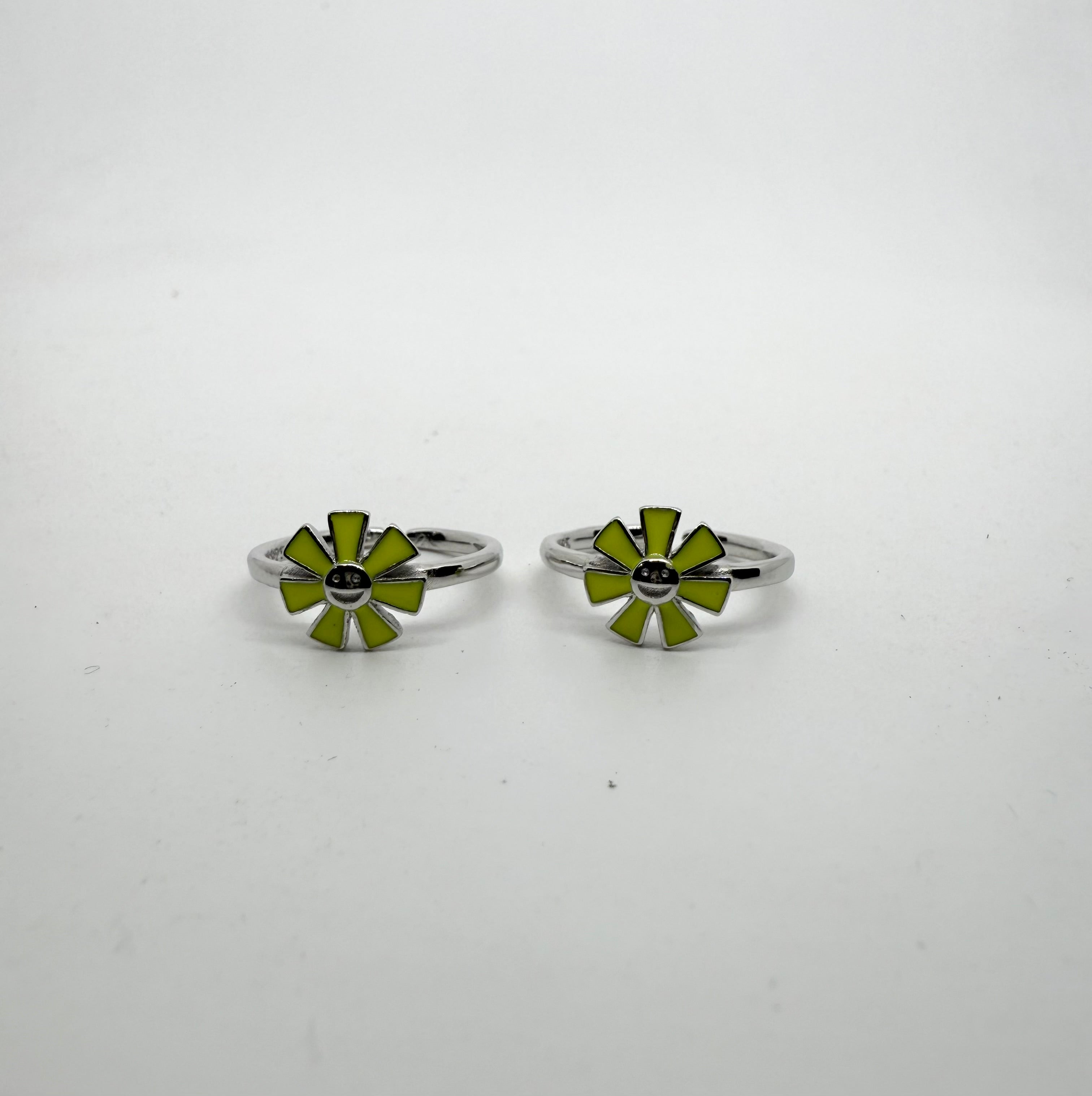 925 Sterling Silver Blooming Flower Toe Rings (2 Rings) | Free Size