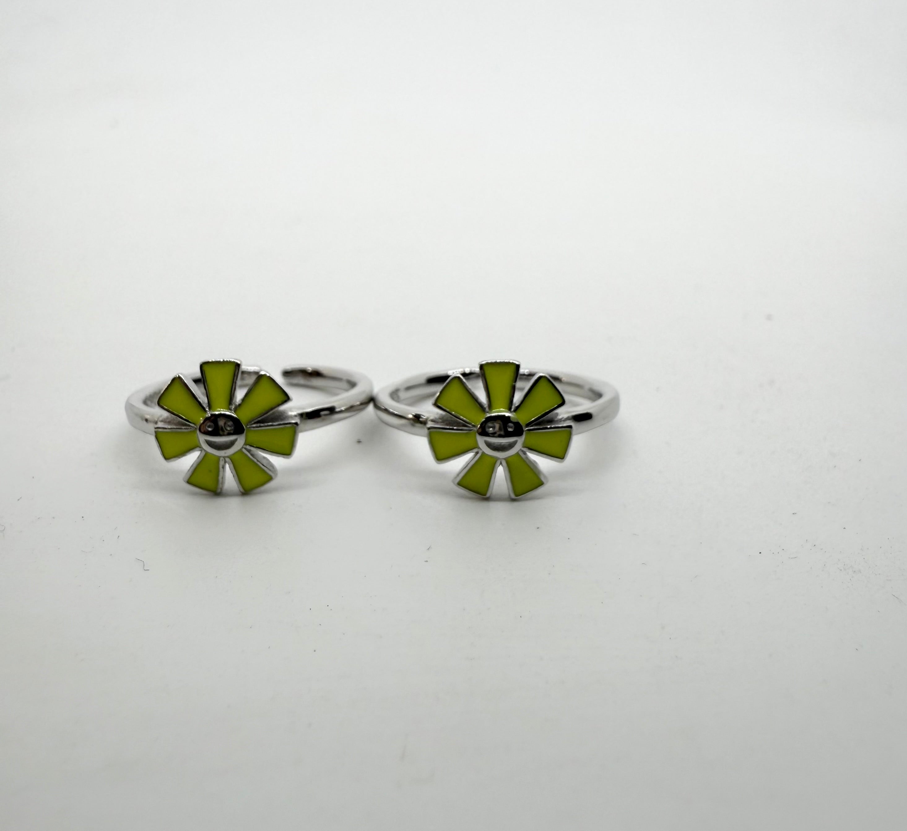 925 Sterling Silver Blooming Flower Toe Rings (2 Rings) | Free Size