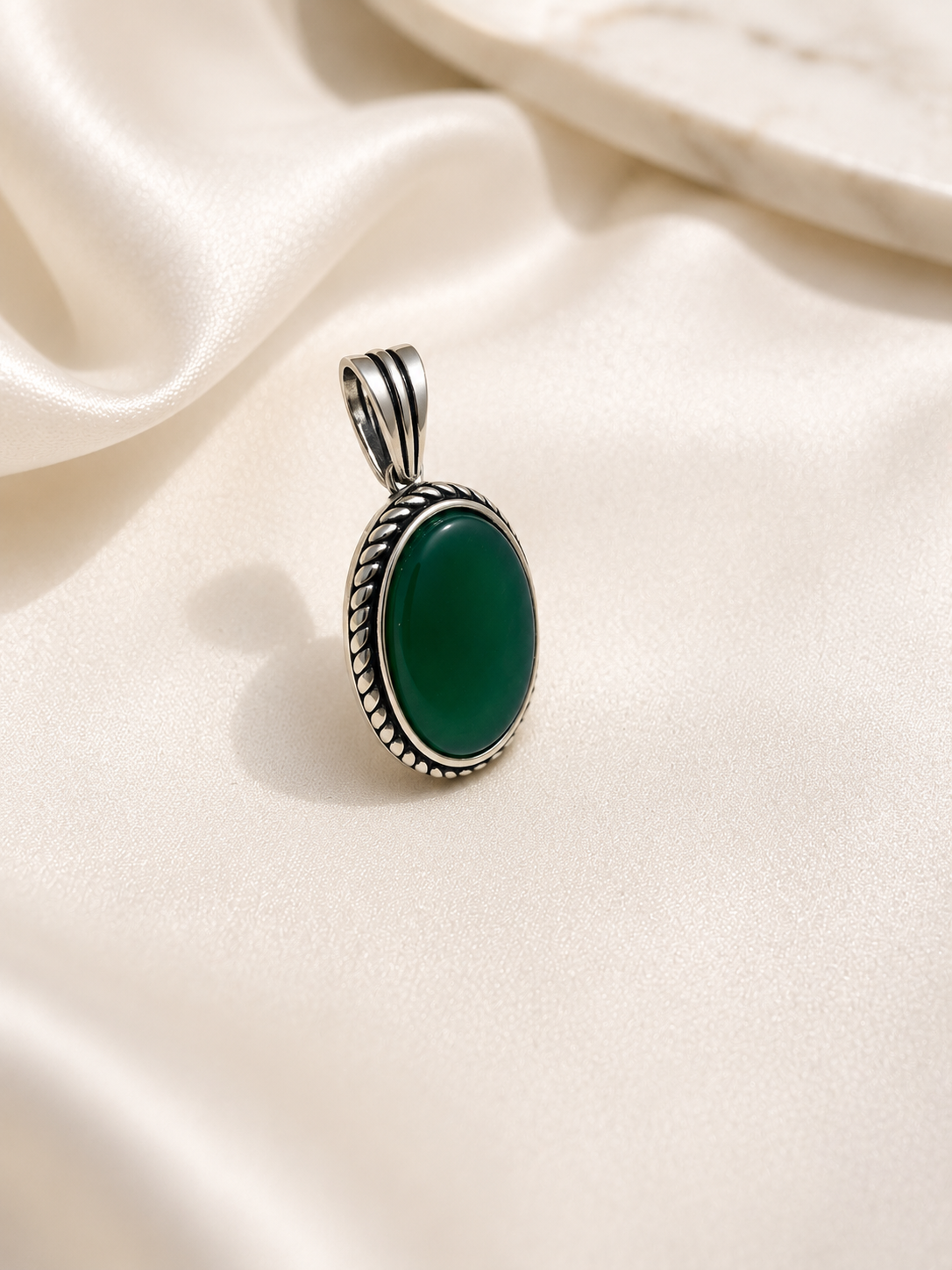 925 Sterling Silver Emerald Dust Men’s Pendant