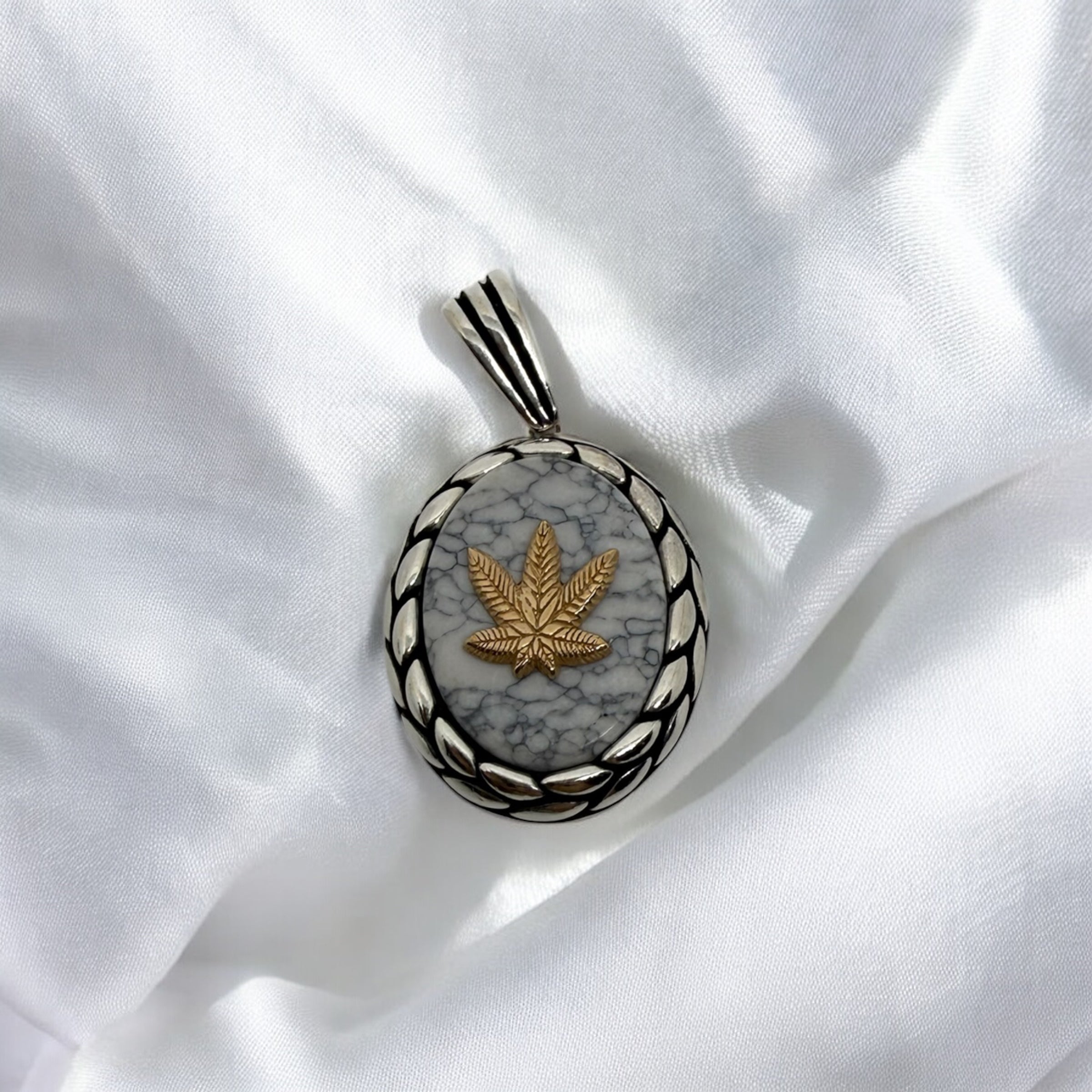 925 Sterling Silver Frost Leaf Pendant