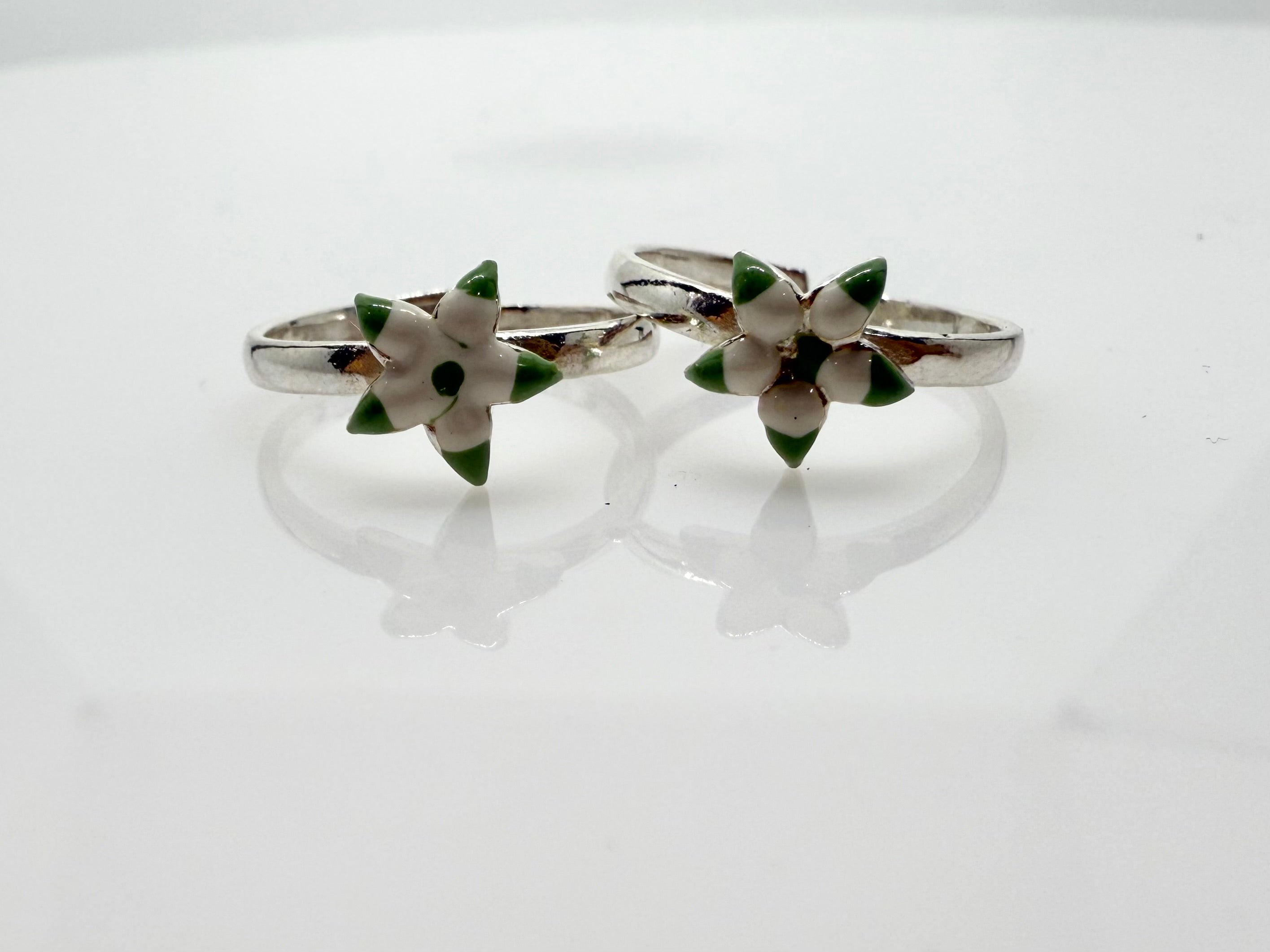 925 Silver Toe Rings (2 Rings) White Flower | Free Size