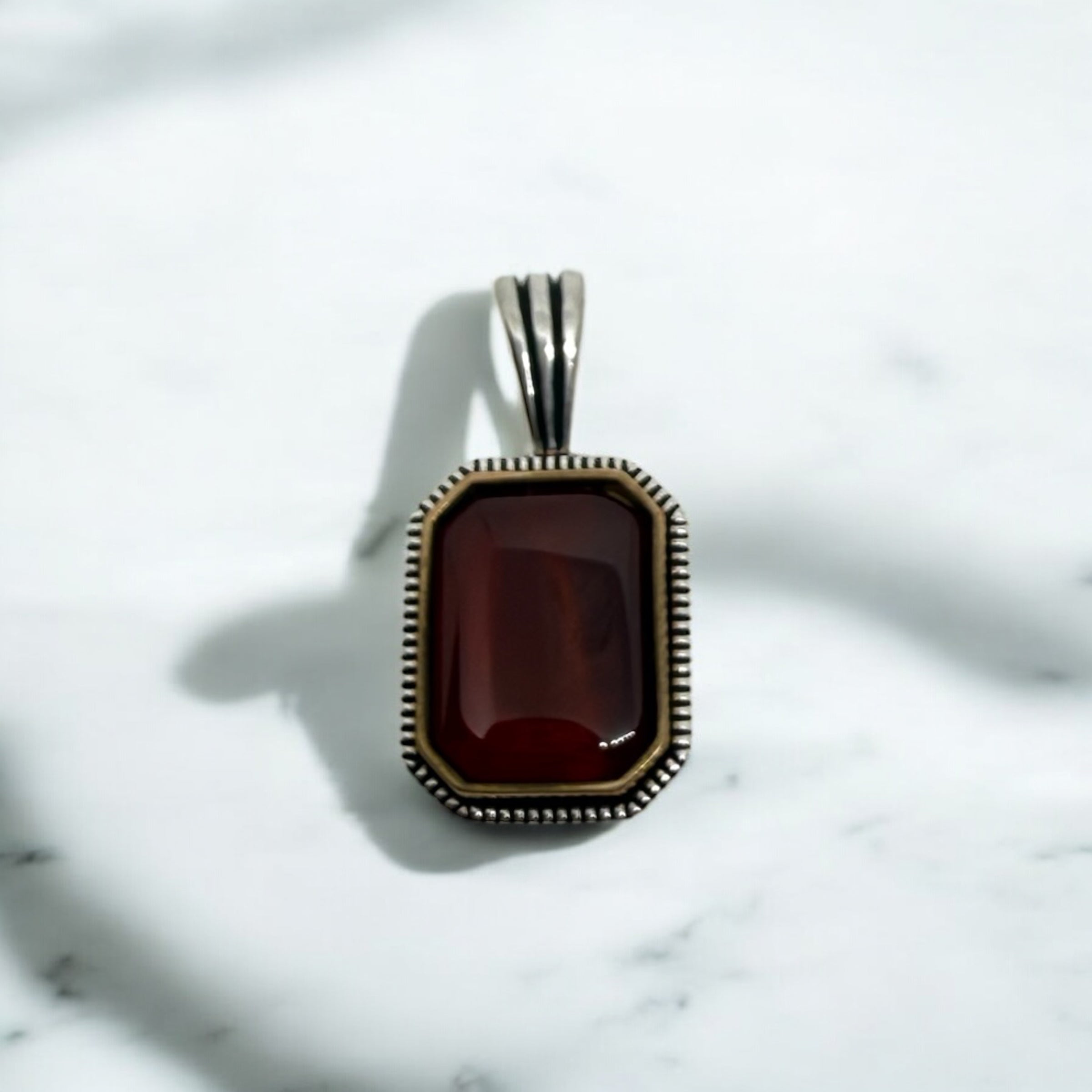 925 Sterling Silver Vintage Garnet Edge Pendant