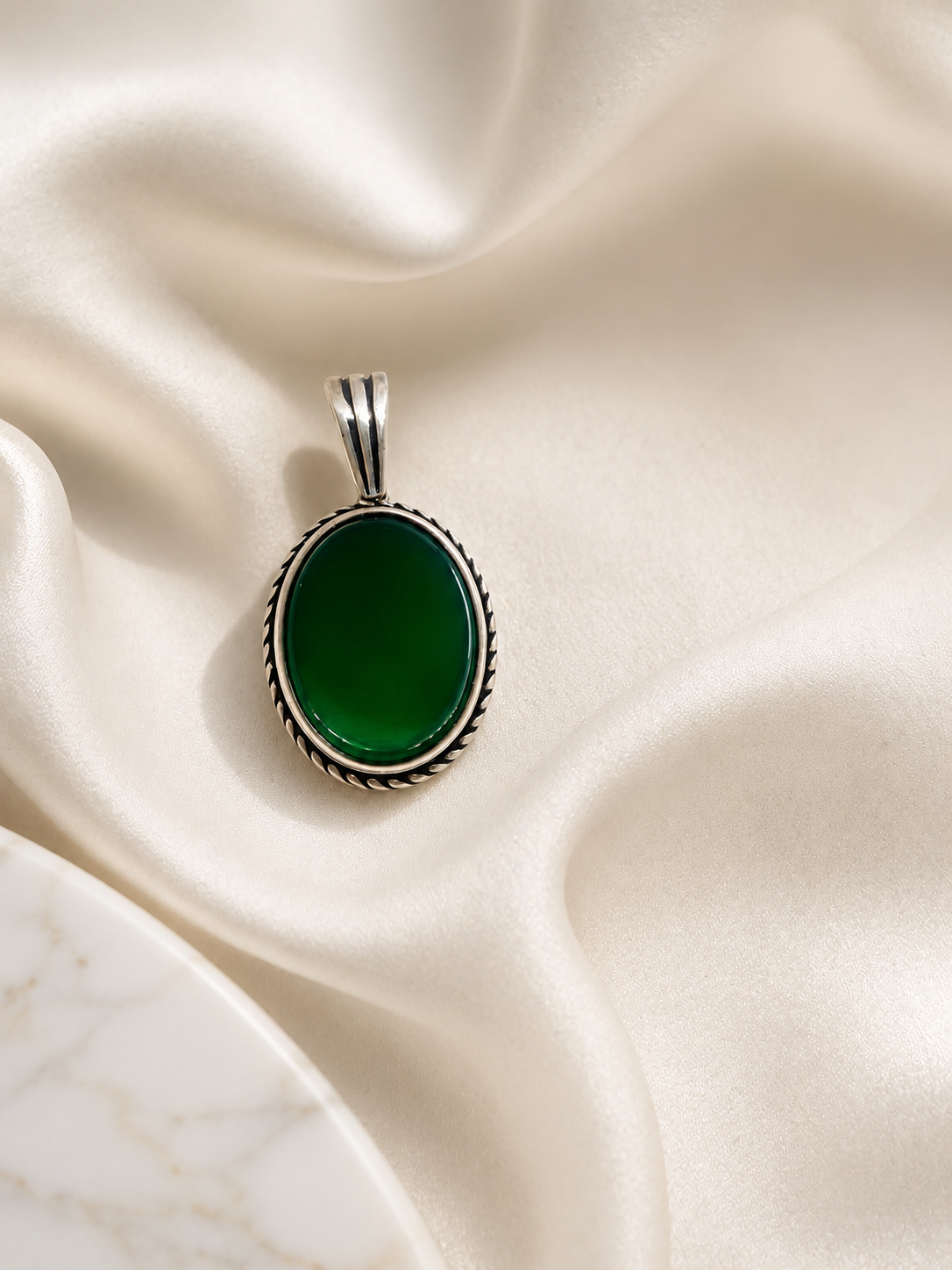 925 Sterling Silver Emerald Dust Men’s Pendant