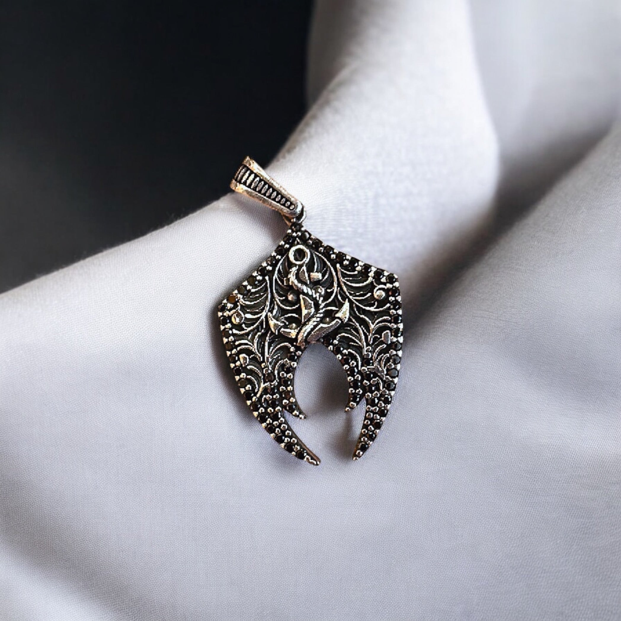 925 Sterling Silver Night Thorn Pendant