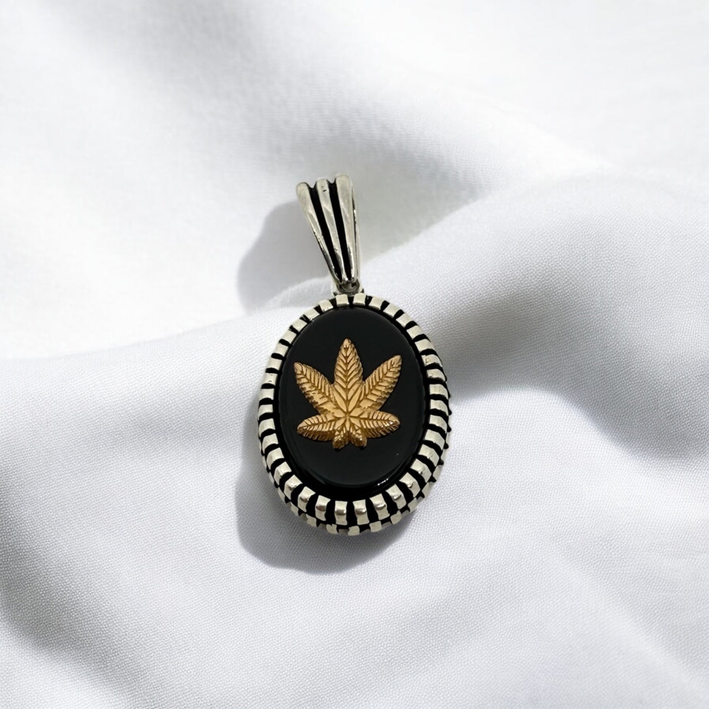 925 Sterling Silver Black Leaf Stripe Pendant
